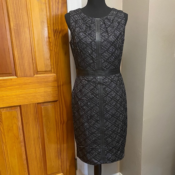 Classiques Entier sleeveless dress - Picture 1 of 8